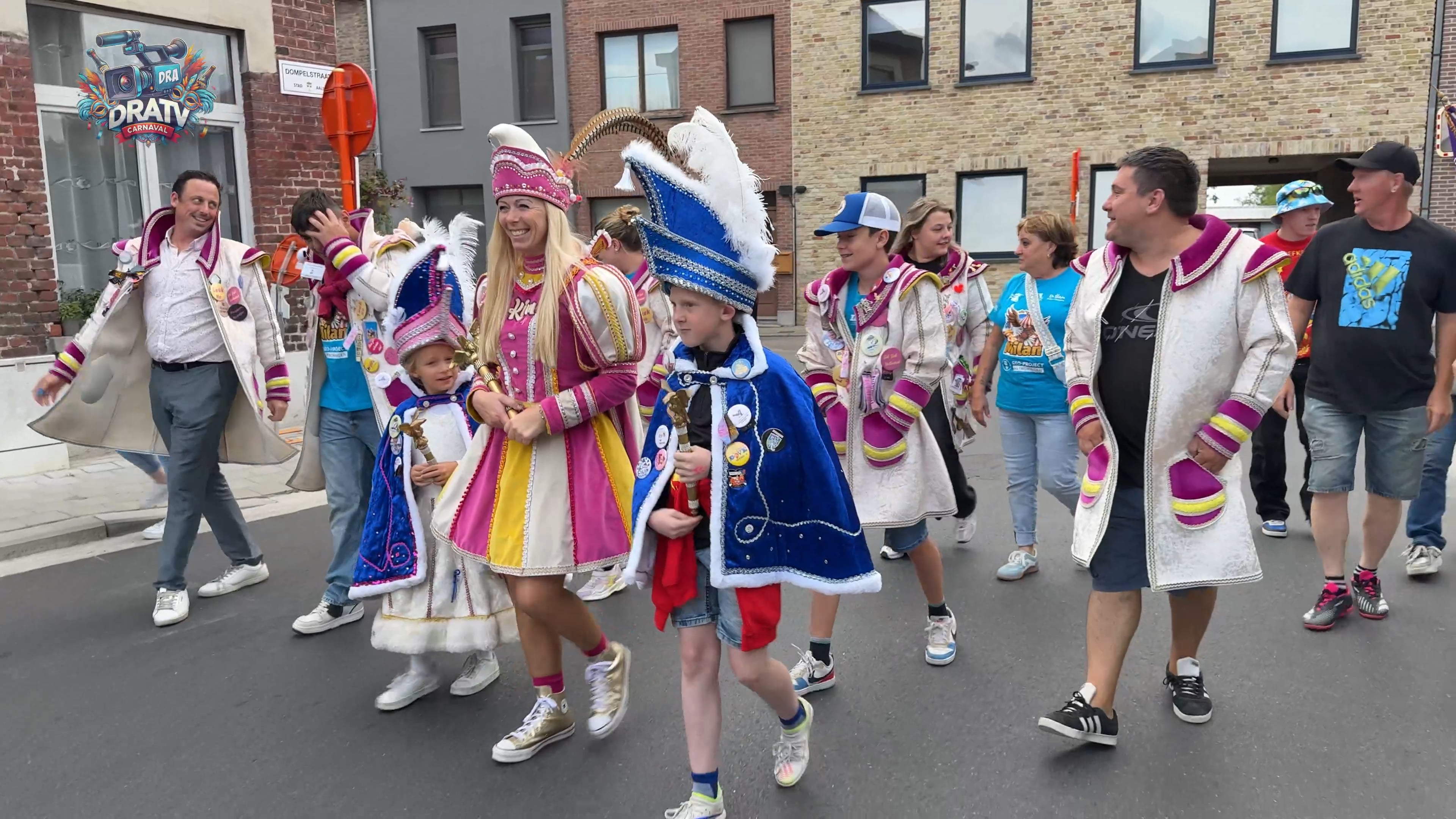 Sfeerbeelden voorstelling Arend Kandidaten en lint overhandiging